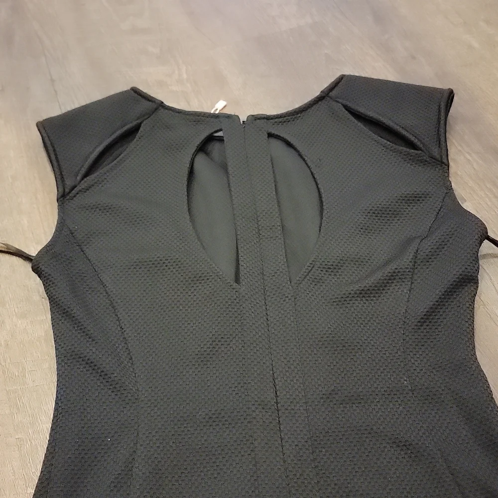 Women's black dress. - Picture 8 of 10
